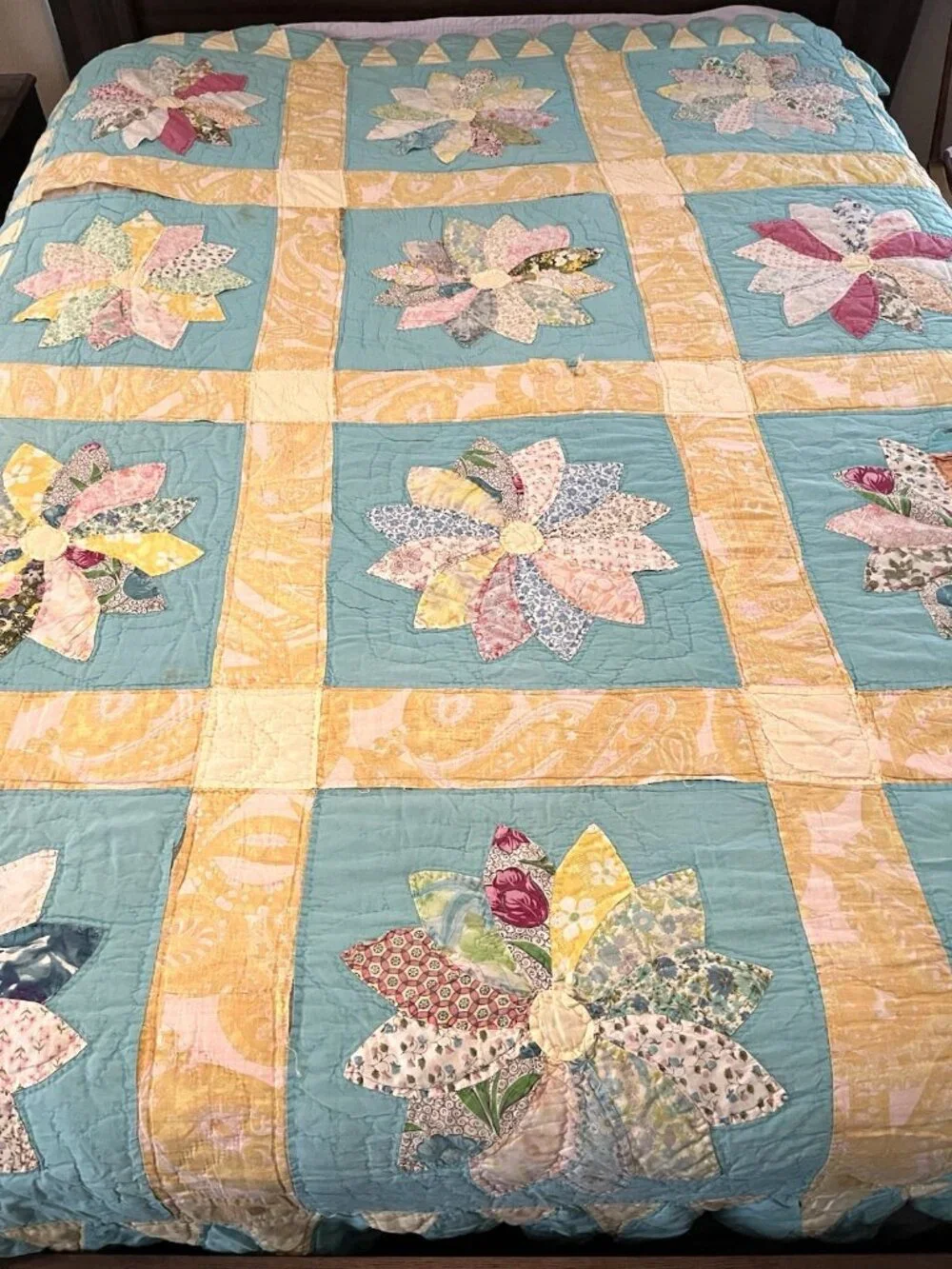 Dresden Floral Pinwheel Plates Quilt Pastel Scalloped Vtg Hand Stitched 60x80